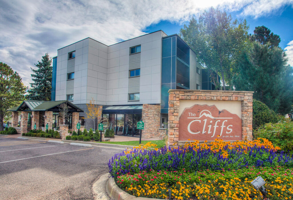 the cliffs at 6th avenue